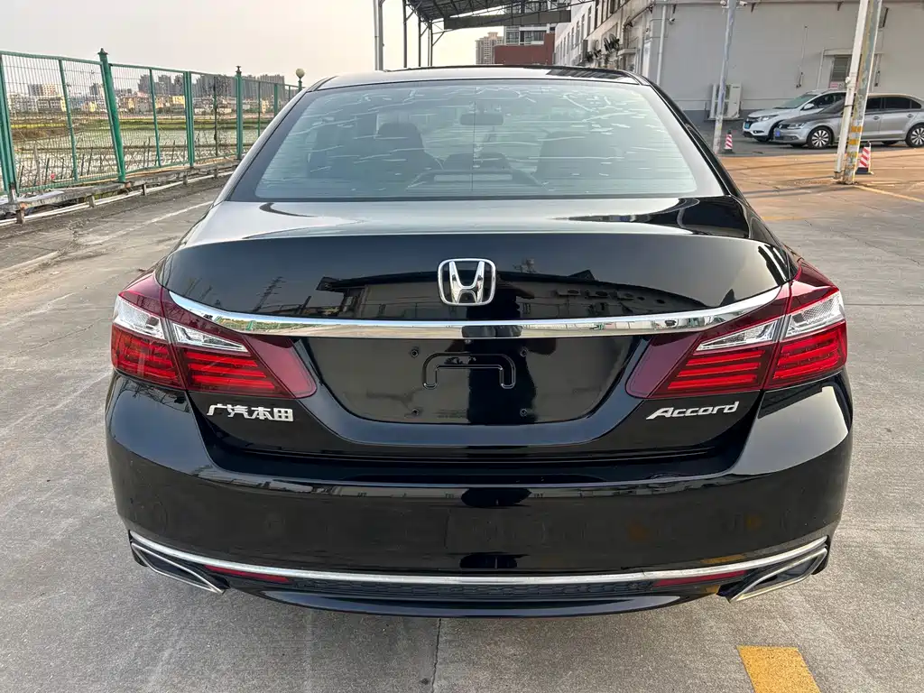 Honda Accord 2018 — фото 7