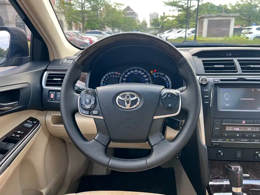 Toyota Camry 2017 — фото 16