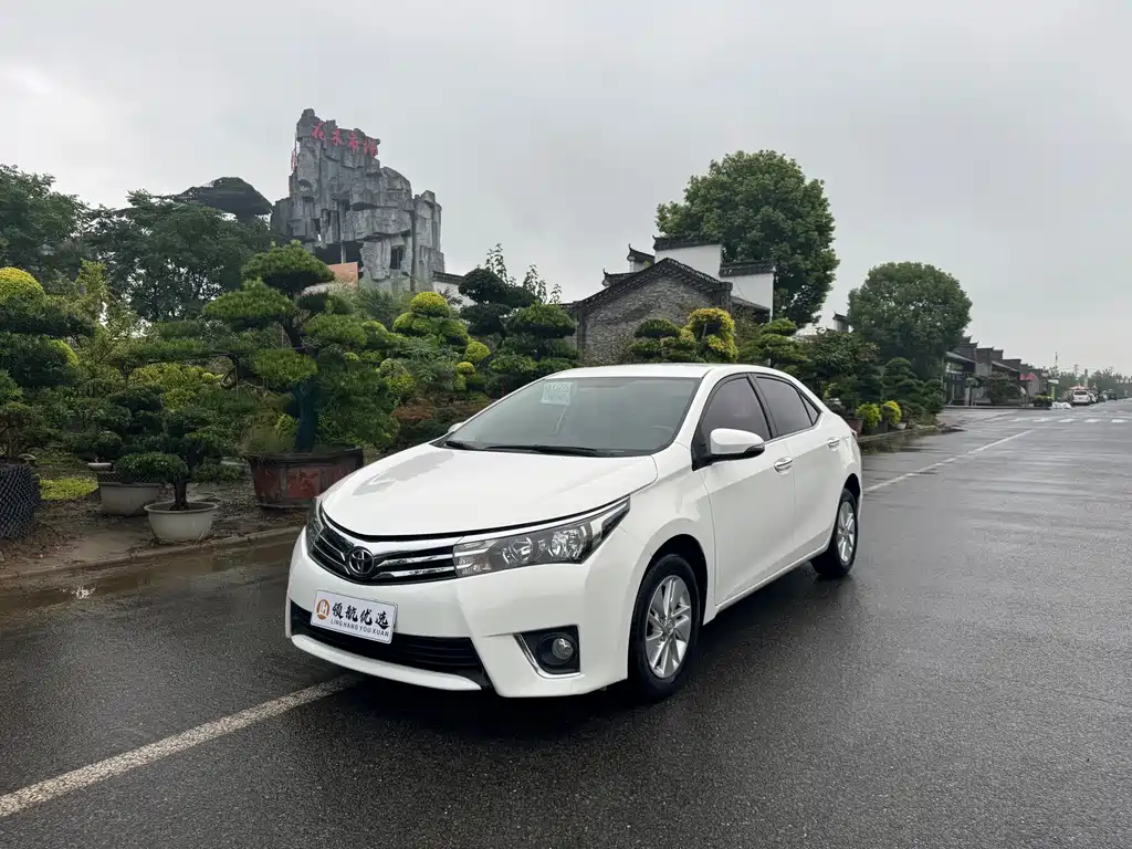 Toyota Corolla 2017 — фото 1