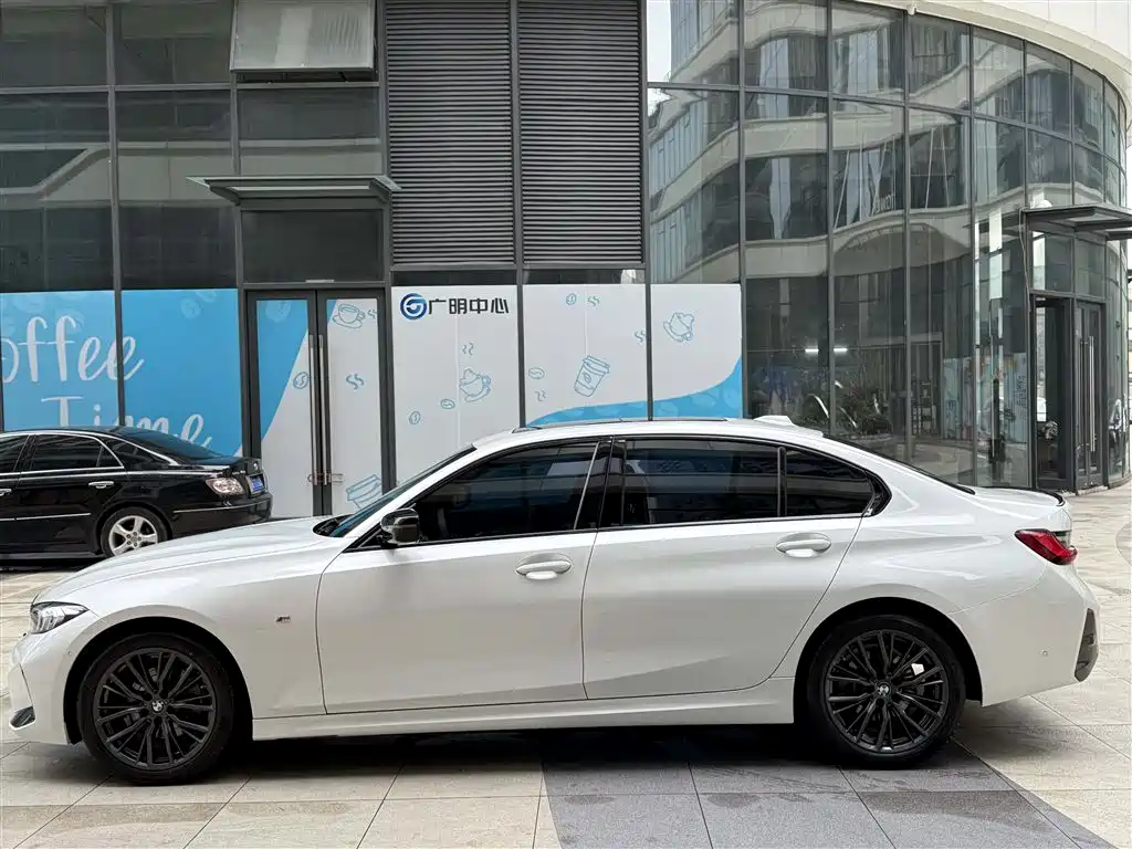 BMW 3 Series 2023 — фото 11