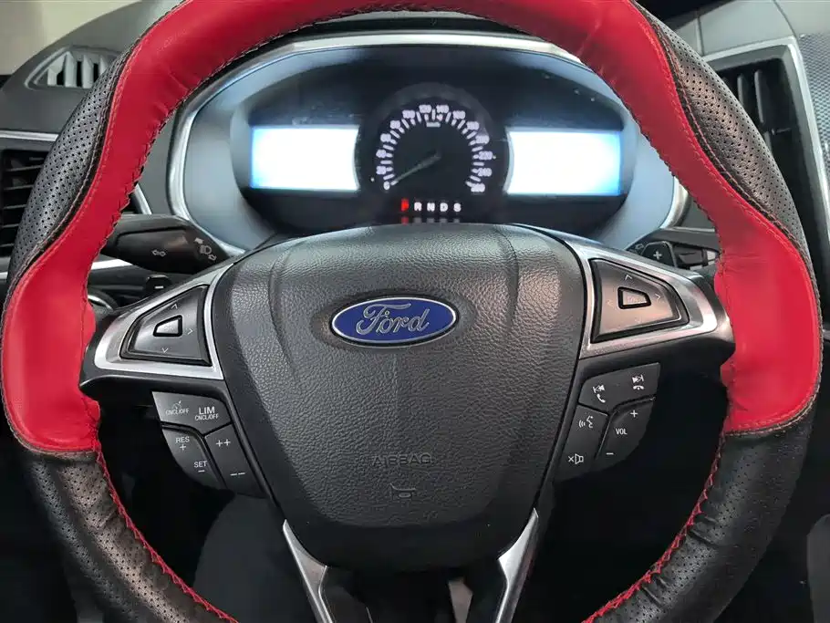 Ford Edge 2018 — фото 15