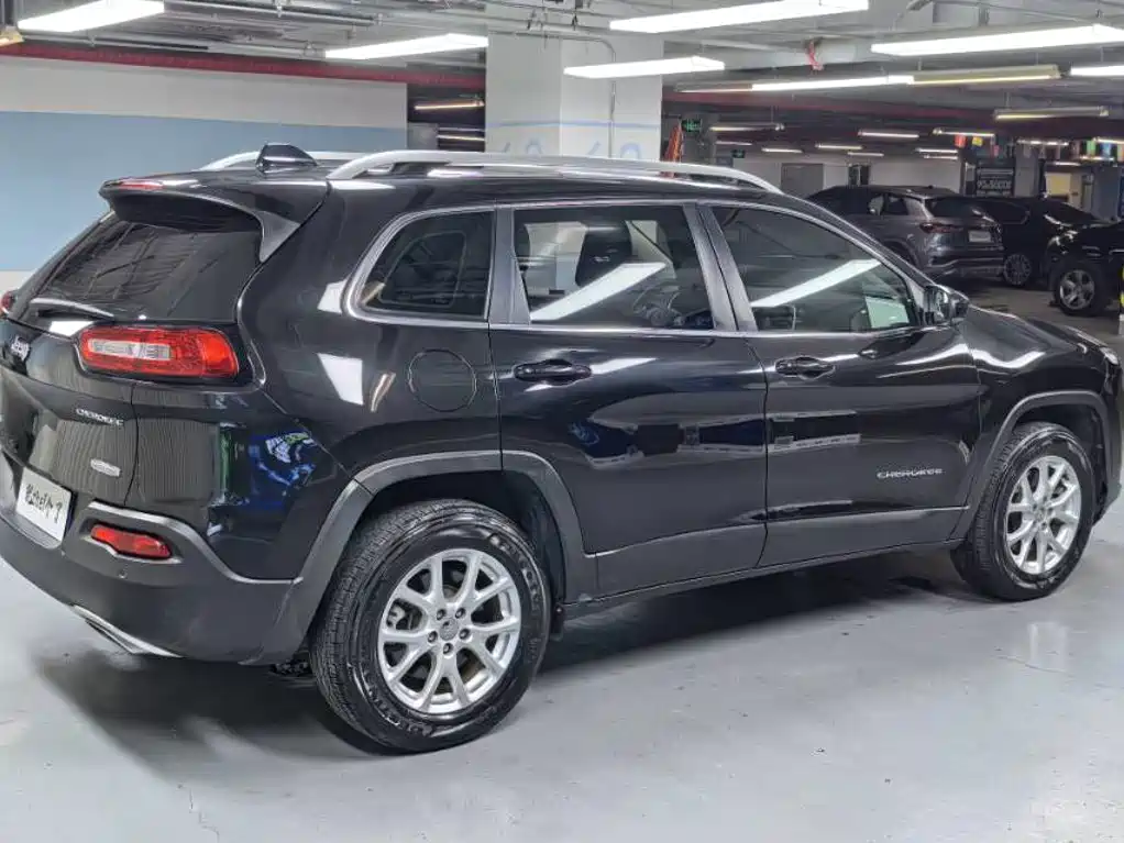 Jeep Cherokee 2016 — фото 14