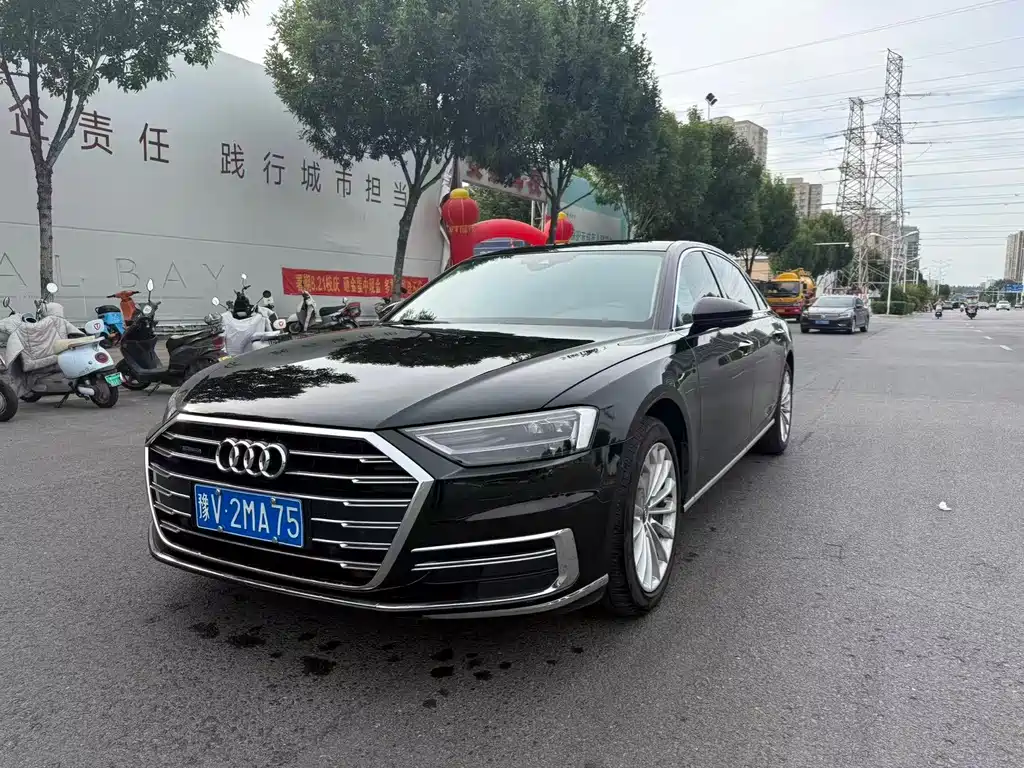 Audi A8 2018 — фото 1