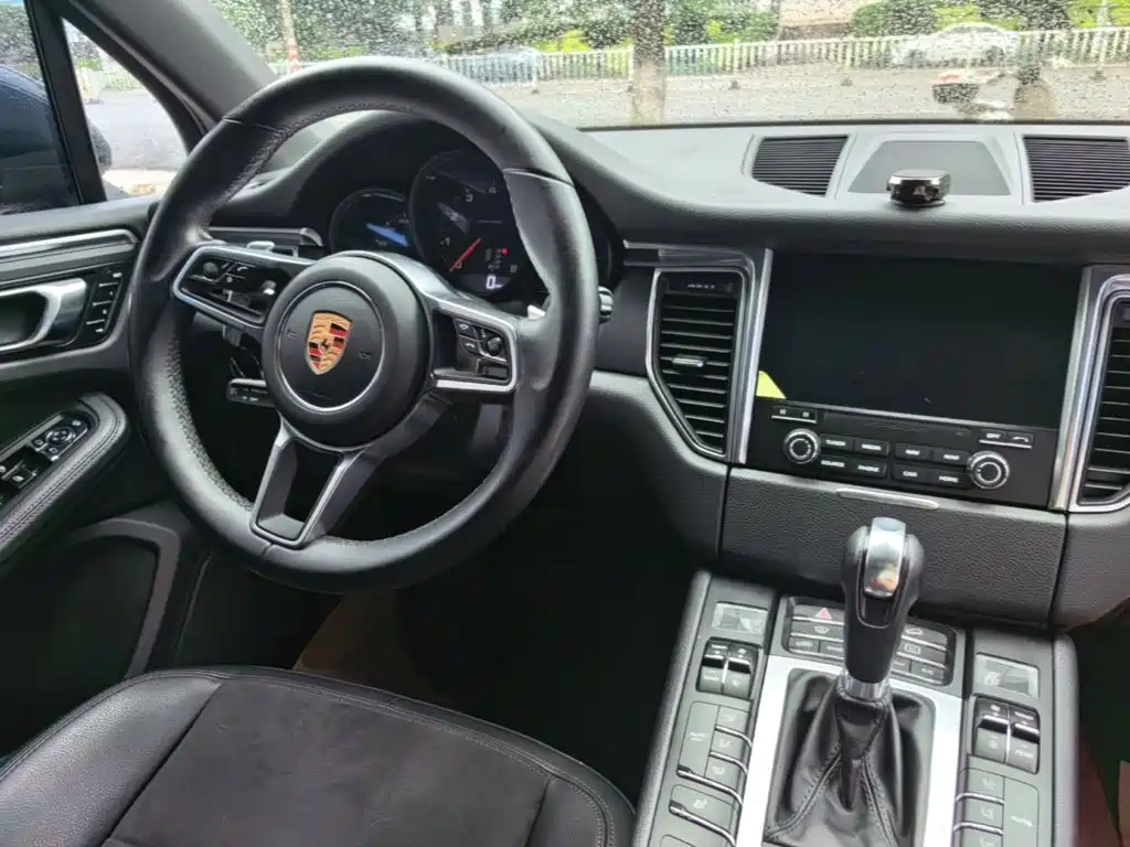 Porsche Macan 2018 — фото 10