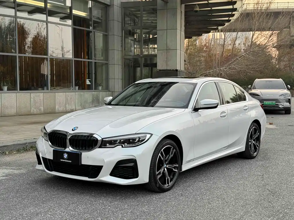 BMW 3 Series 2022 — фото 11