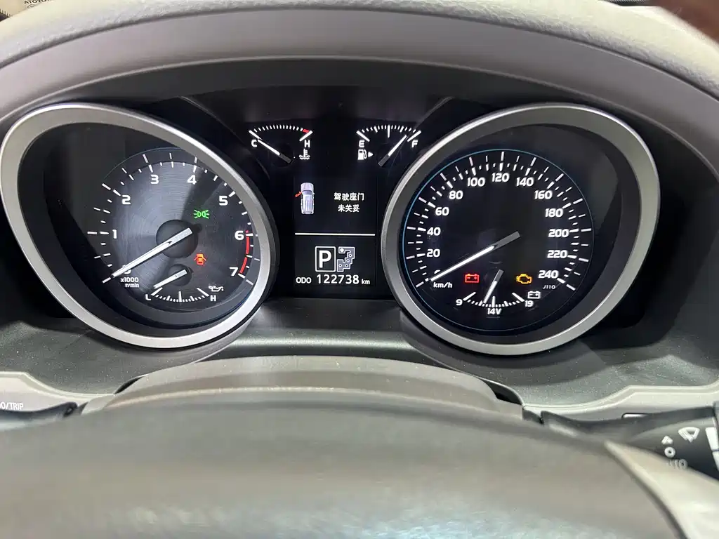 Toyota Land Cruiser 2018 — фото 12