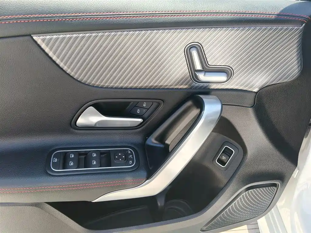 Mercedes-Benz A-Class 2024 — фото 10