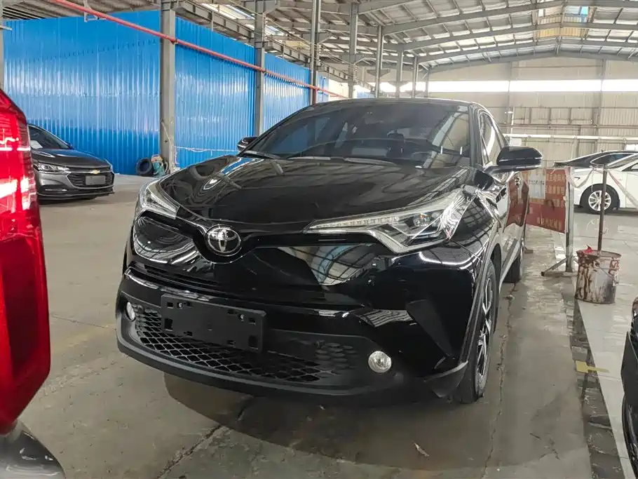 Toyota C-HR 2020 — фото 2