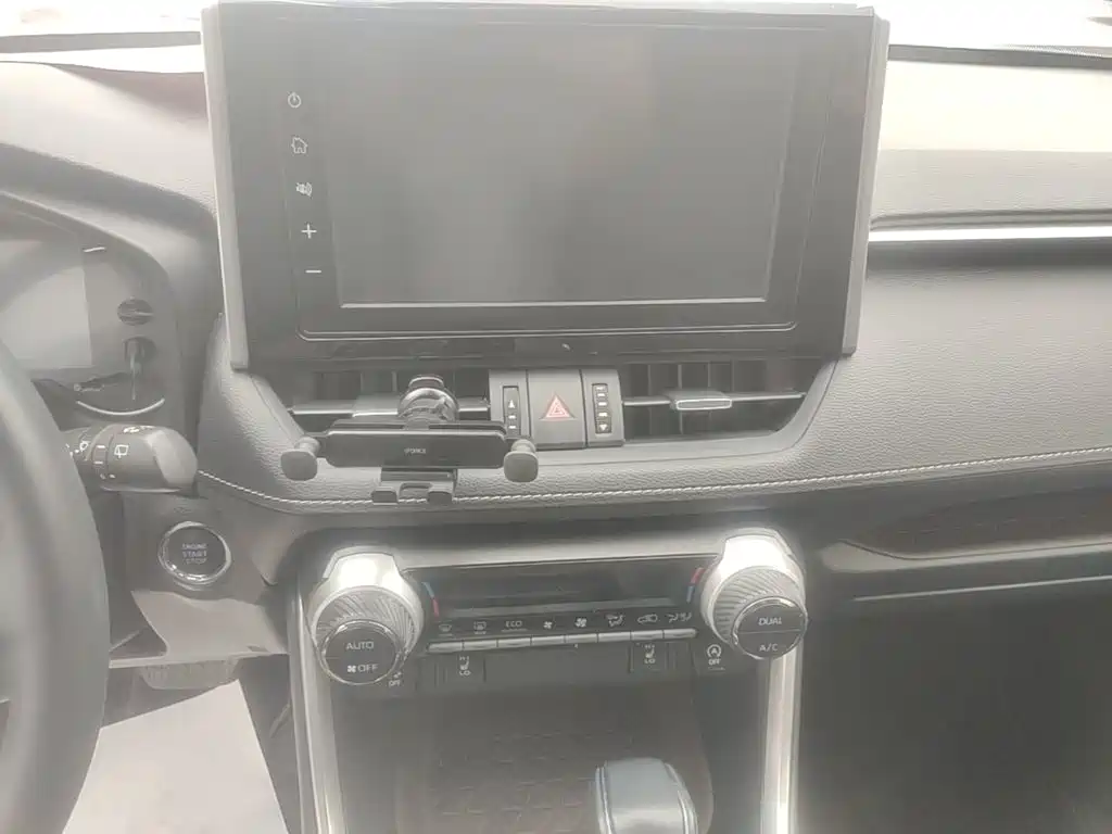 Toyota RAV4 2020 — фото 13