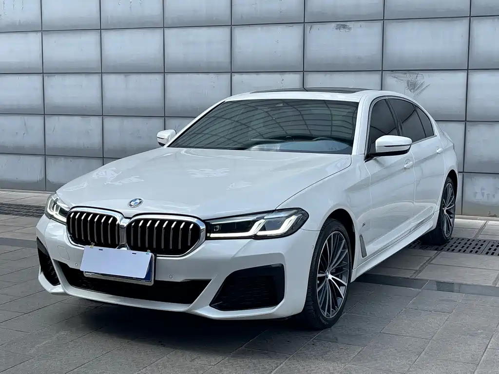 BMW 5 Series 2021 — фото 1