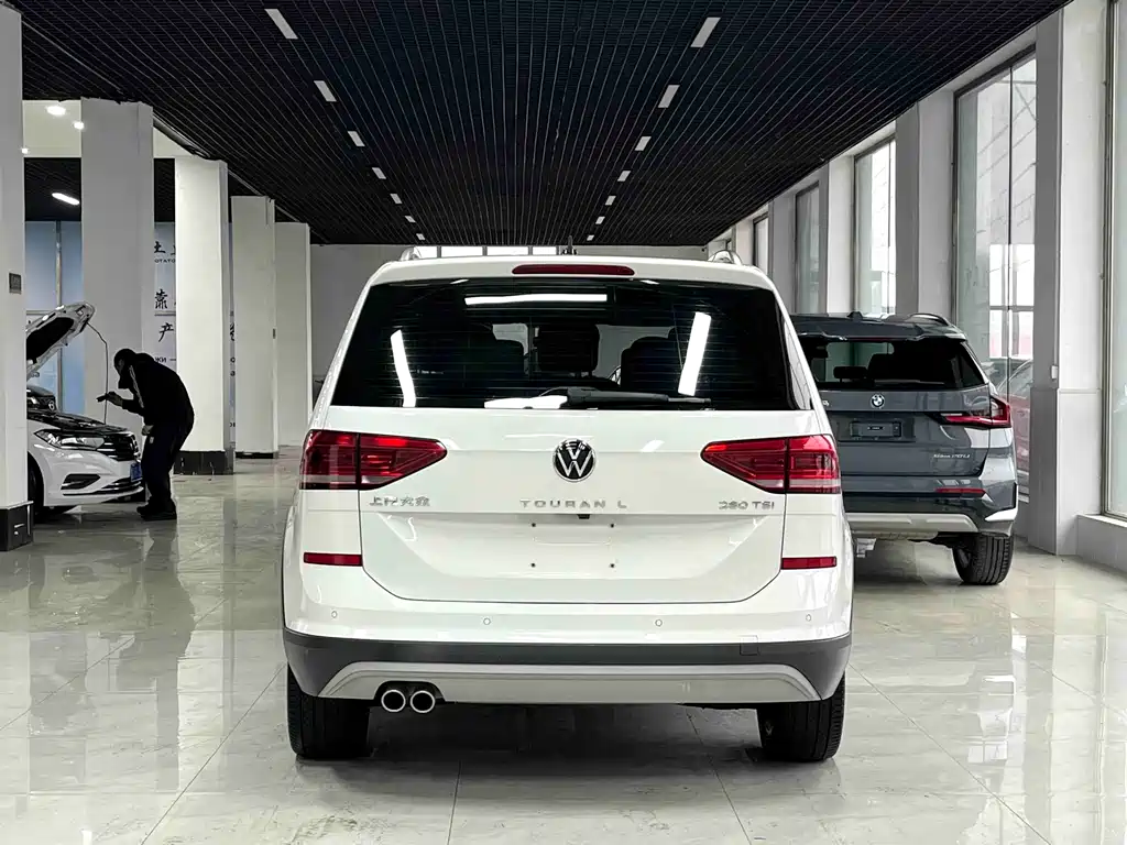Volkswagen Touran 2022 — фото 15
