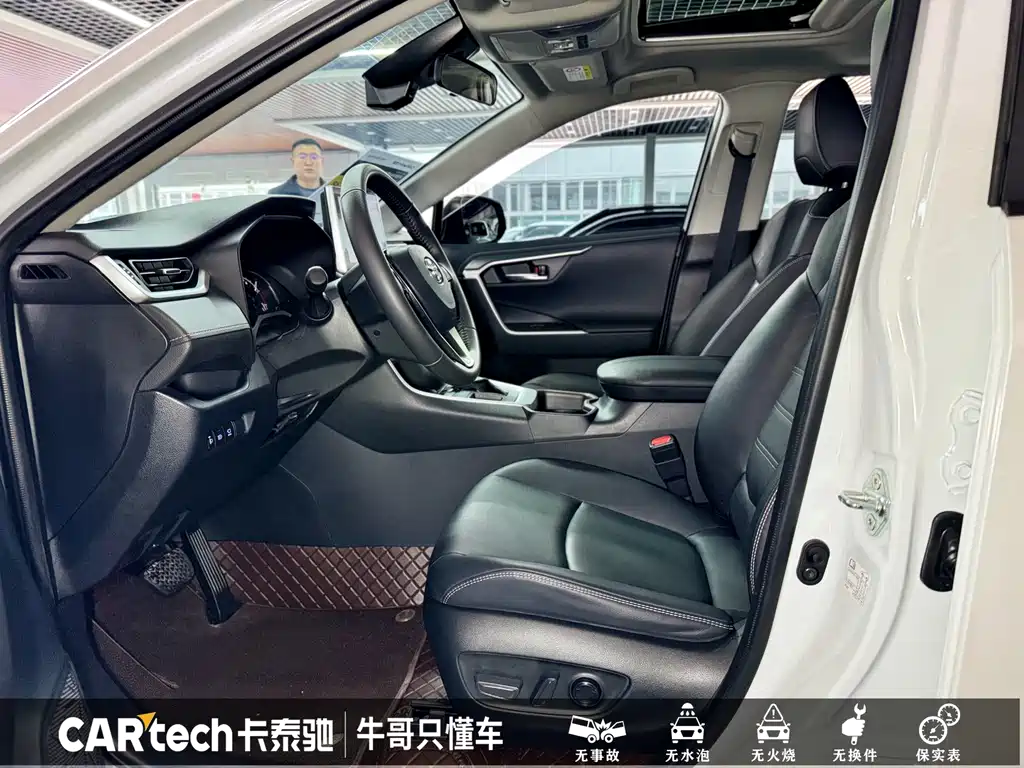 Toyota RAV4 2023 — фото 11