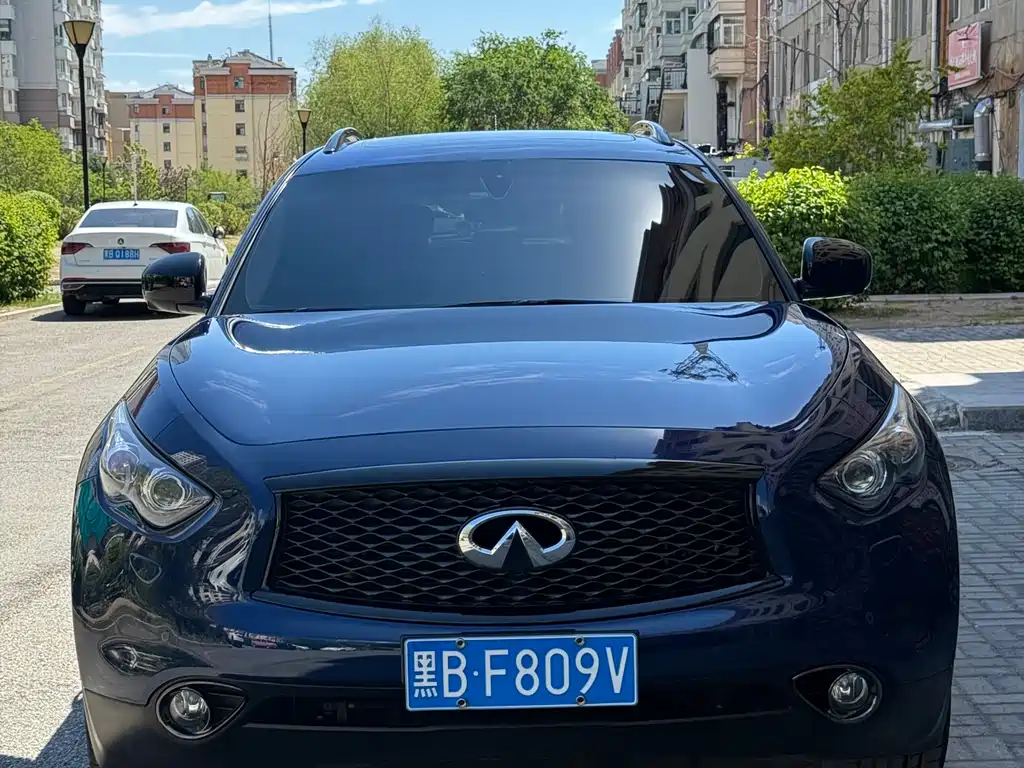 Infiniti QX70 2017 — фото 2