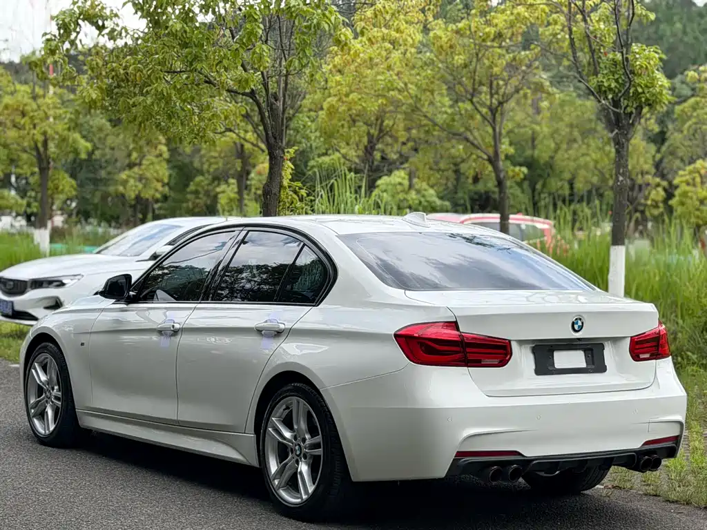 BMW 3 Series 2019 — фото 23