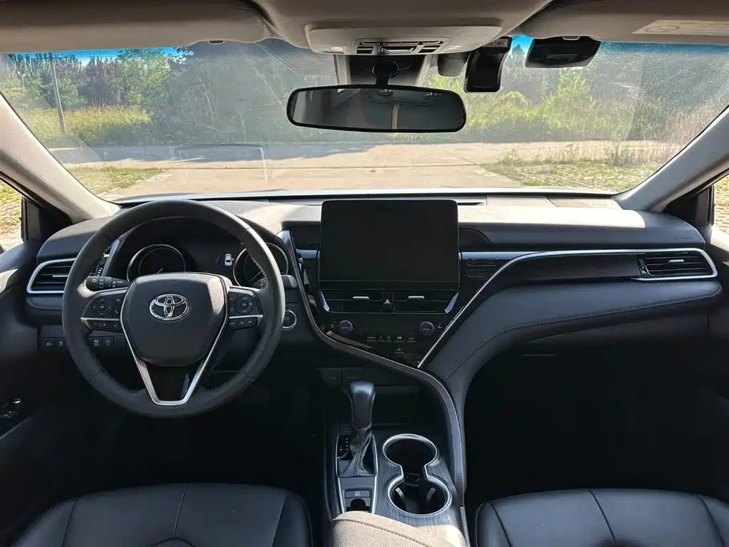 Toyota Camry 2023 — фото 10