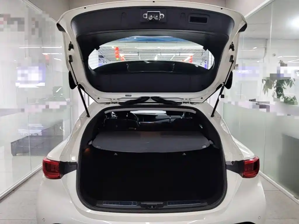 Infiniti QX30 2017 — фото 19