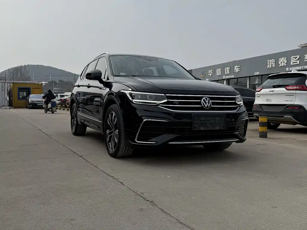 Volkswagen Tiguan L 2023 — фото 3