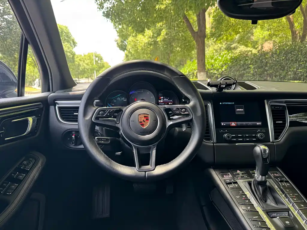 Porsche Macan 2017 — фото 15