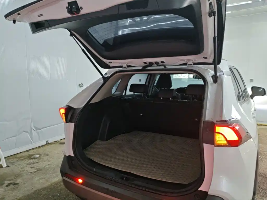 Toyota RAV4 2023 — фото 19