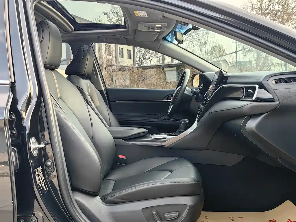 Toyota Camry 2022 — фото 10
