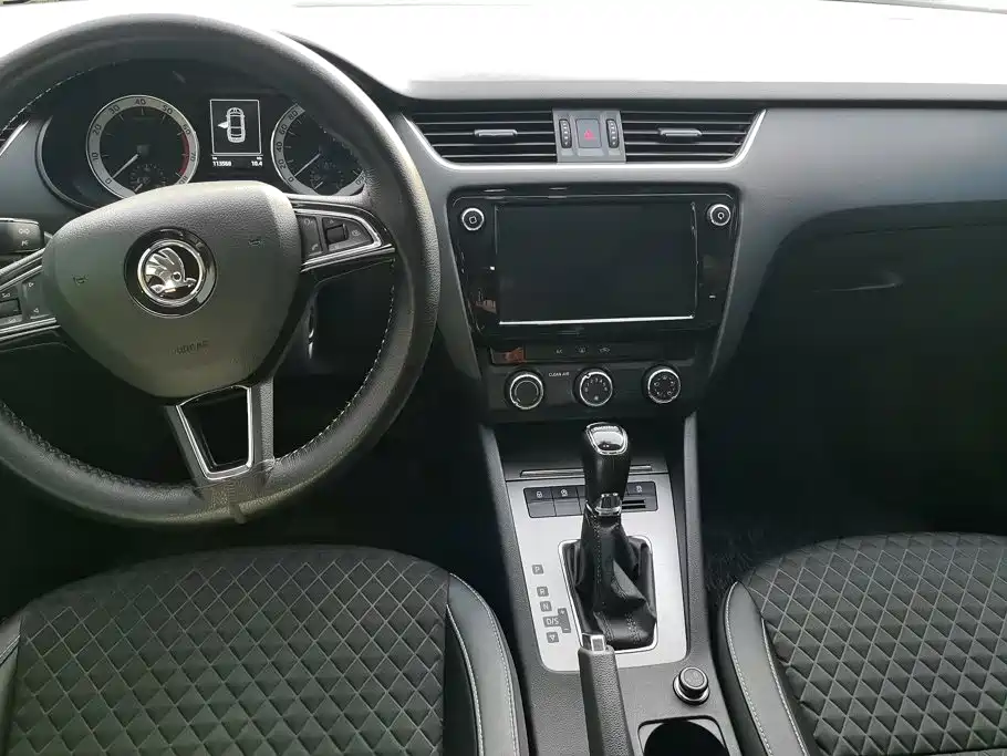 Skoda Octavia 2019 — фото 12