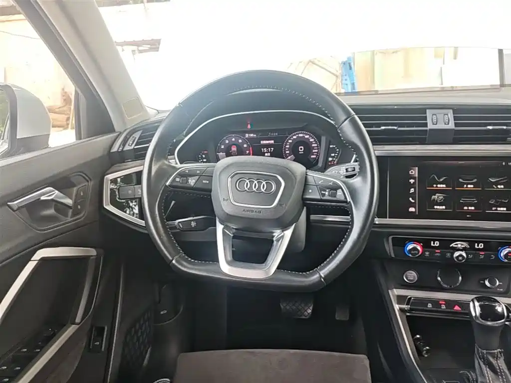 Audi Q3 2020 — фото 11