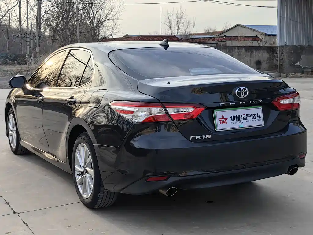 Toyota Camry 2022 — фото 5