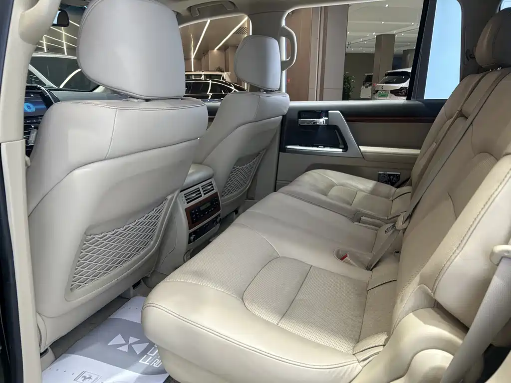 Toyota Land Cruiser 2018 — фото 16