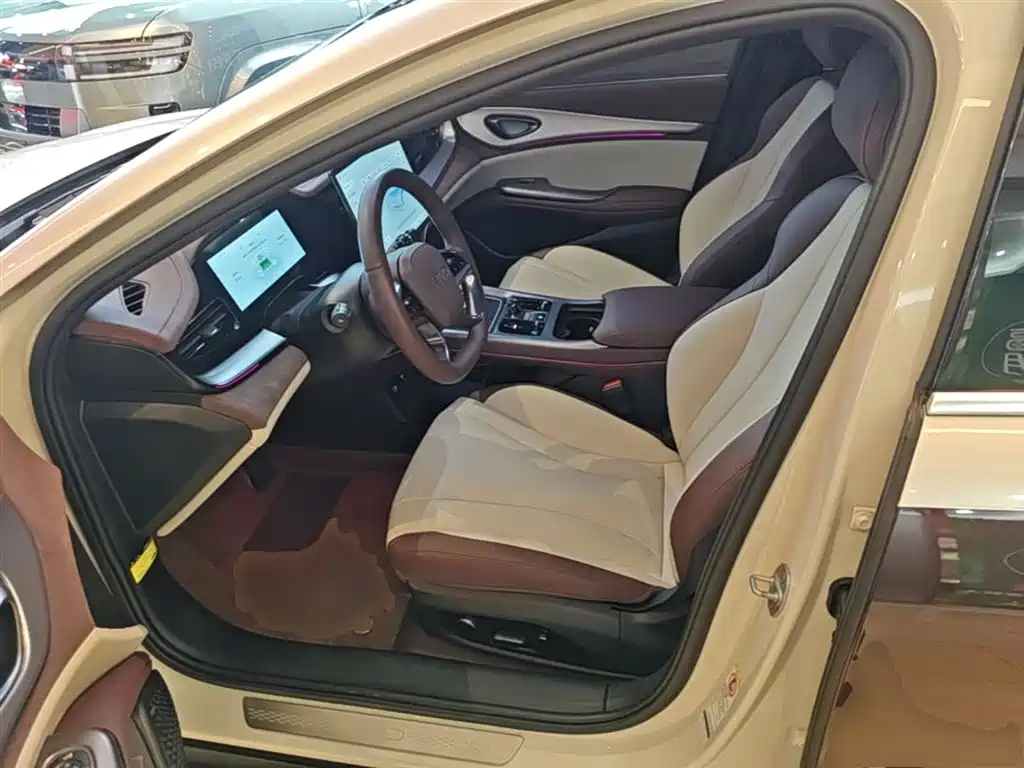BYD Seal 07 DM-i 2024 — фото 15