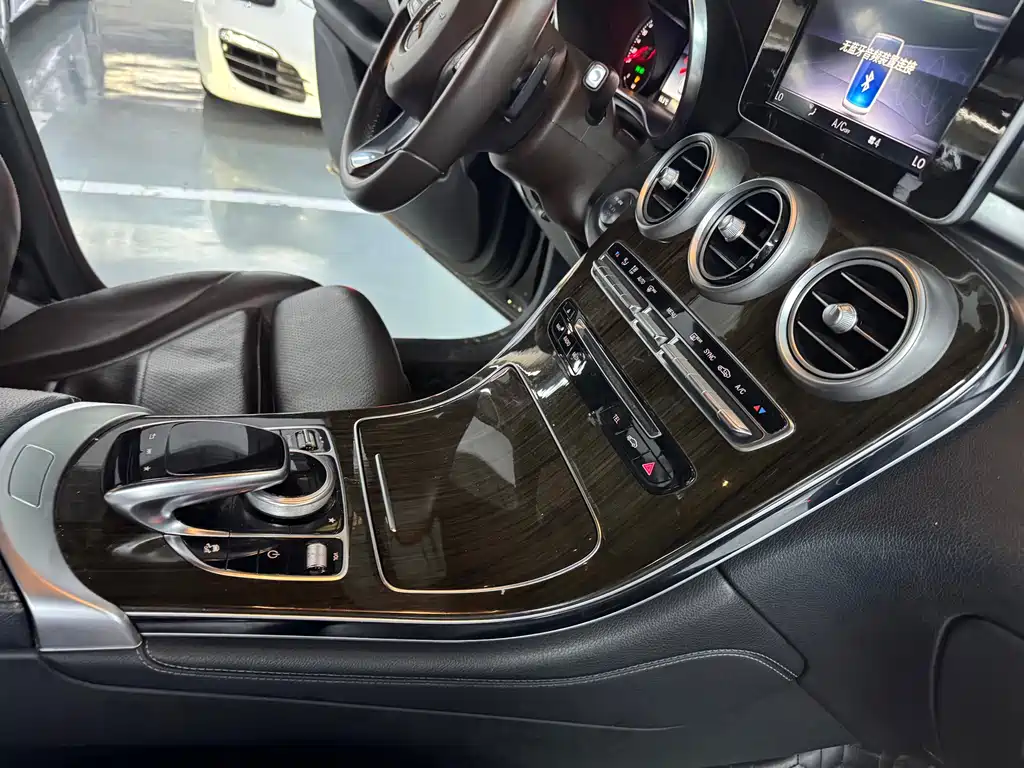 Mercedes-Benz GLC 2018 — фото 16