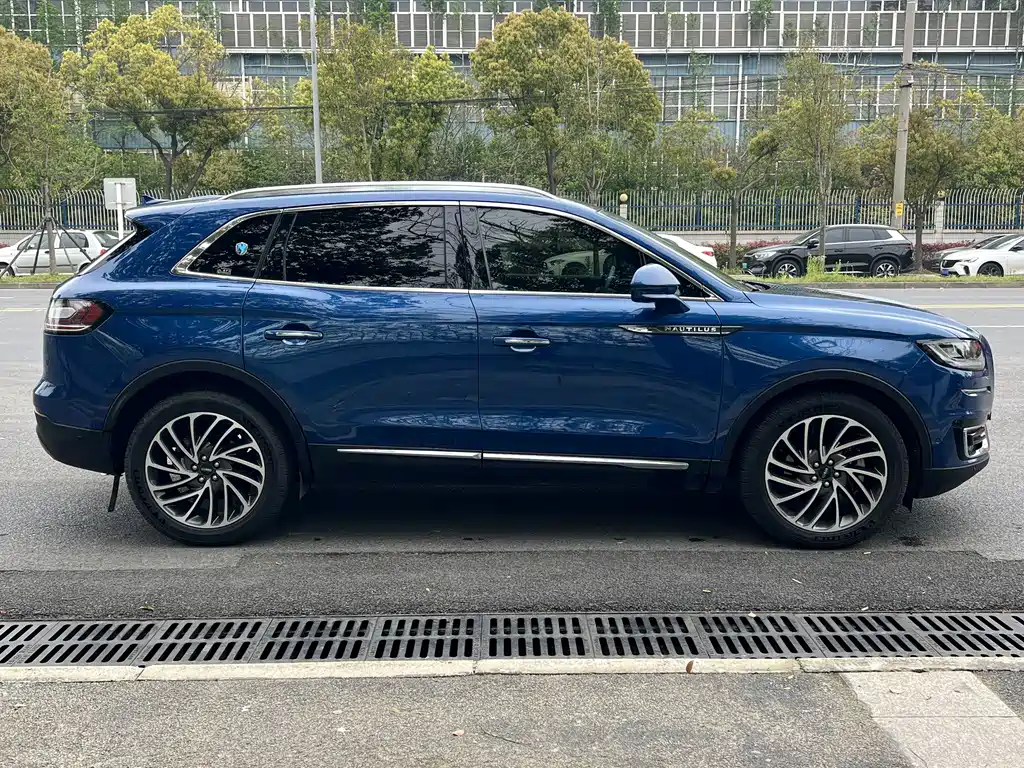 Lincoln Nautilus 2021