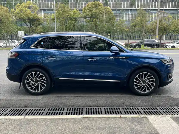 Lincoln Nautilus 2021
