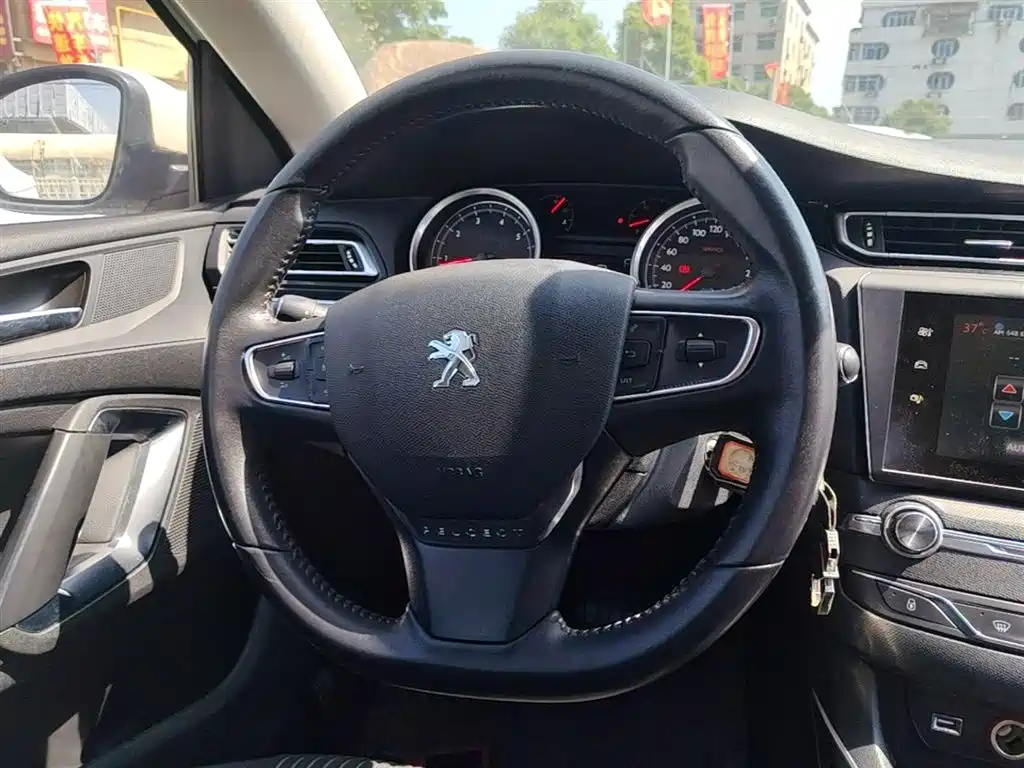Peugeot 408 2016 — фото 11