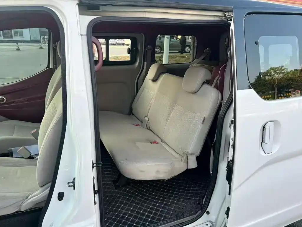 Nissan NV200 2019 — фото 8