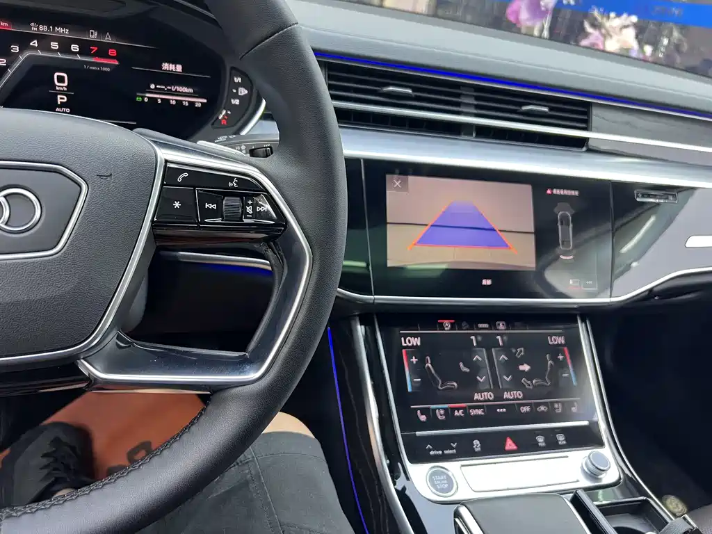 Audi A8 2022 — фото 16