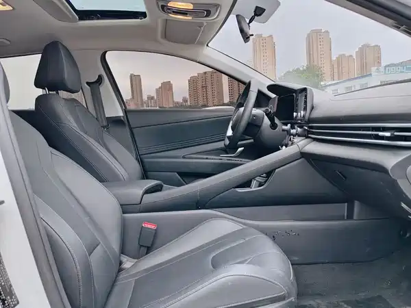 Hyundai Elantra 2024