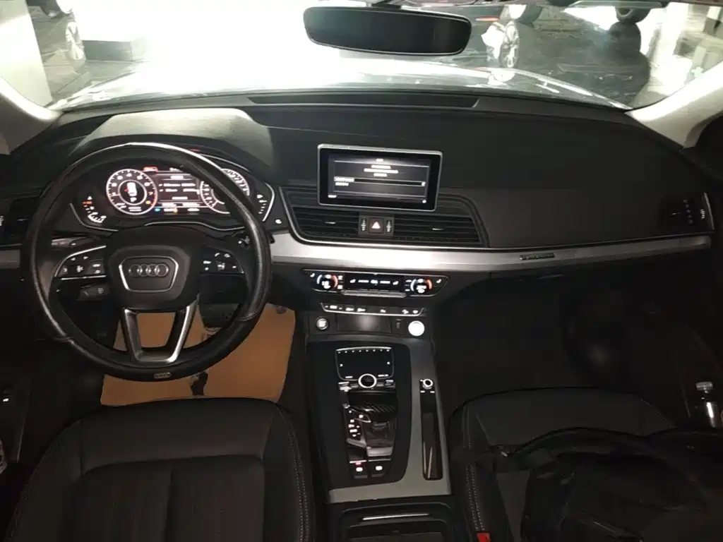 Audi Q5L 2020 — фото 10
