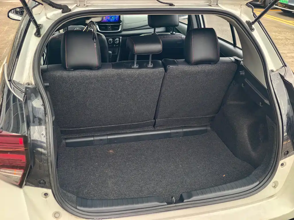 Toyota Yaris L 2022 — фото 19