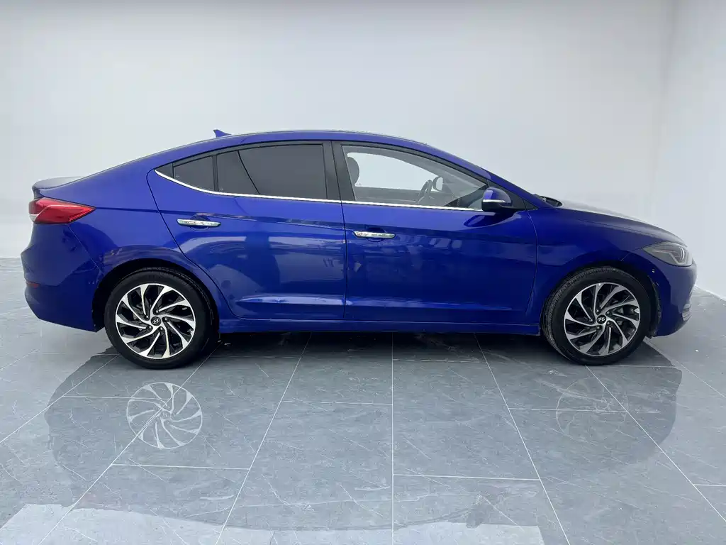 Hyundai Elantra 2020 — фото 12