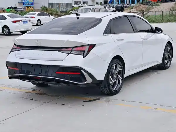 Hyundai Elantra 2024