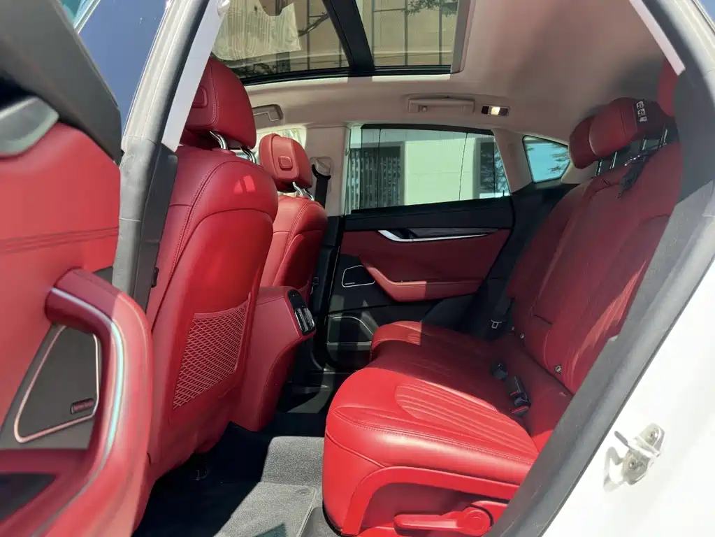 Maserati Levante 2017 — фото 14