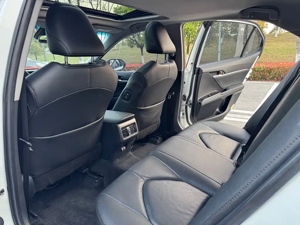 Toyota Camry 2021 — фото 13