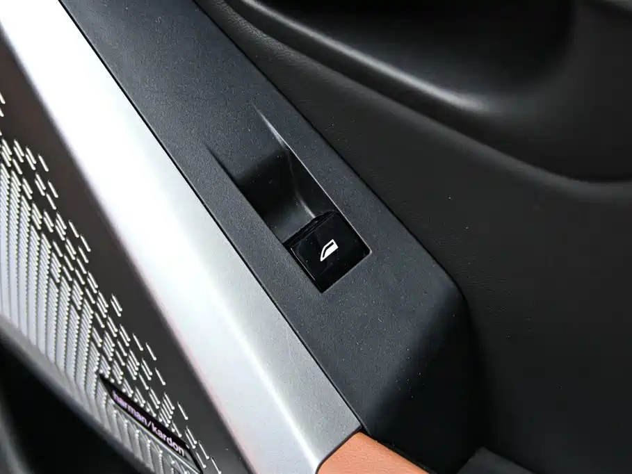 BMW 5 Series 2024 — фото 26