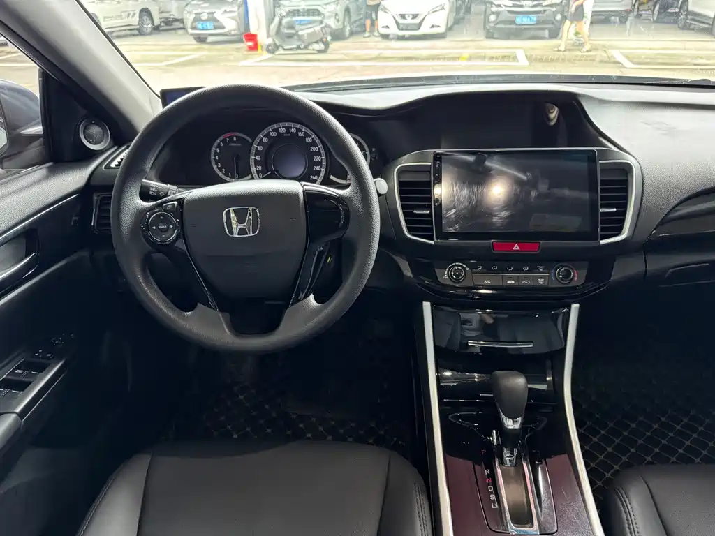 Honda Accord 2018 — фото 11