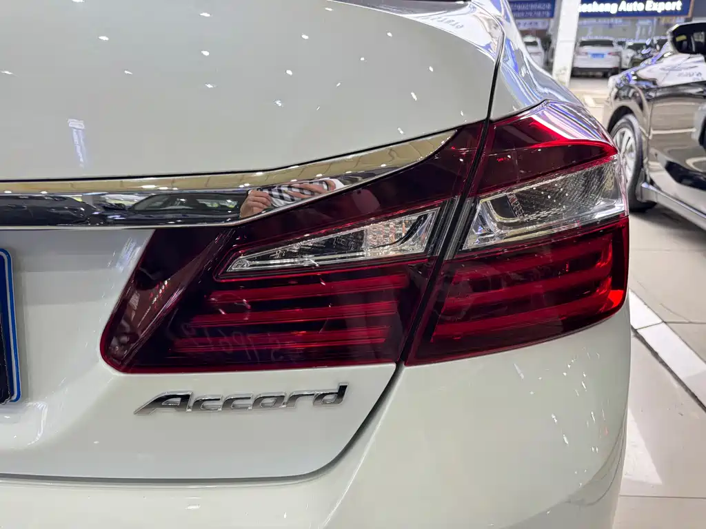 Honda Accord 2018 — фото 17