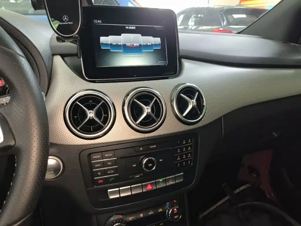 Mercedes-Benz B-Class 2016 — фото 13