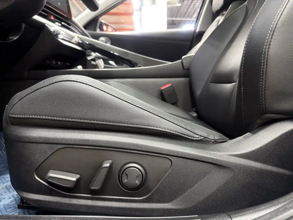 Hyundai Elantra 2023 — фото 11