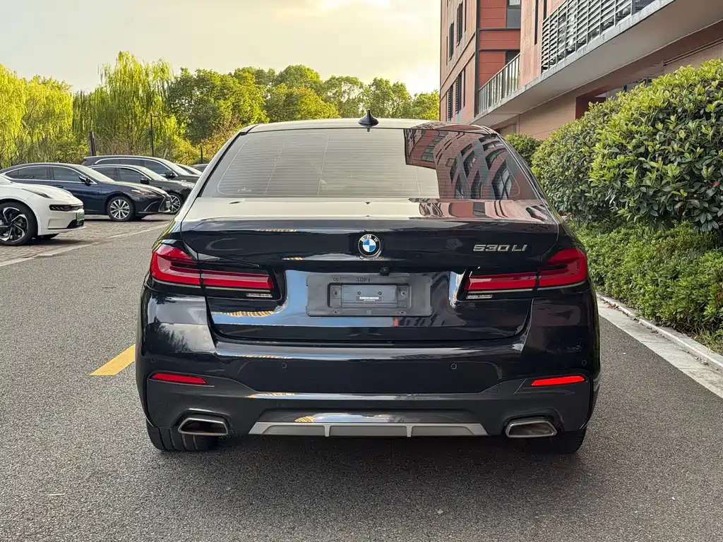 BMW 5 Series 2022 — фото 15