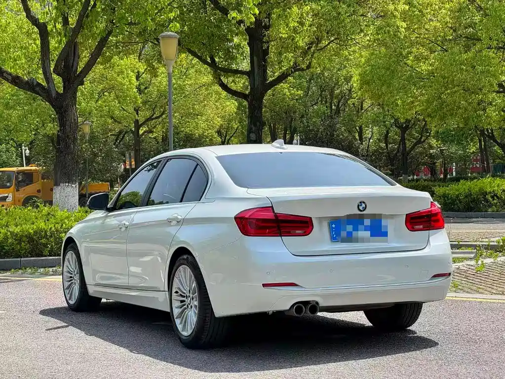 BMW 3 Series 2018 — фото 8