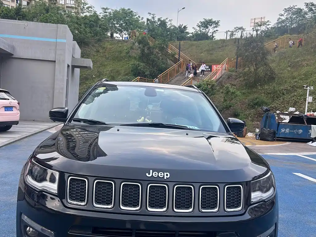 Jeep Compass 2018 — фото 1